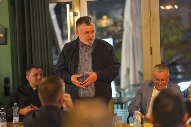 Kuci se întâlneşte cu tovarăşi de luptă în Arbana lui Prizren: Sprijinirea lor motivarea de a merge mai departe