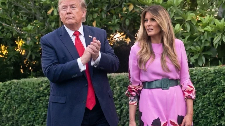 Donald Trump je preskočil svojo slavno 'multipulacijo', Melaniejina reakcija postane virusna na socialnih omrežjih.