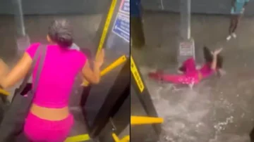 Stuhitë përmbytin New Yorkun, videoja e gruas që rrëmbehet nga uji bëhet virale