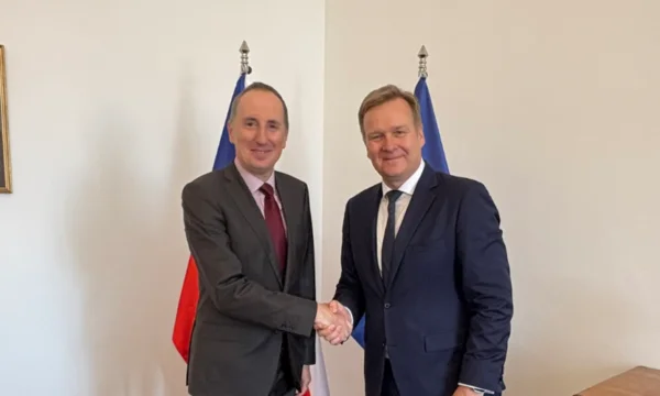 Emisarul dialogului, Sorensen, se întâlneşte cu ministrul ceh adjunct de externe HINA, îl informează despre Kosovo- Serbia