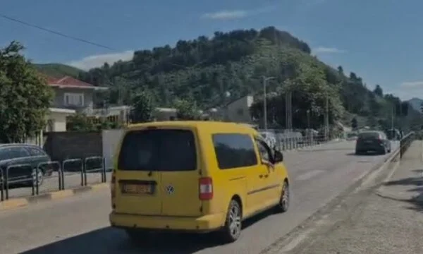 Mamo je rešil ročno: Podrobnosti o tragični nesreči v Elbasanu, kjer je umrl sedemletnik.