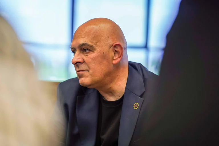 Ardian Gjini začne teden v Vushtrri, ima sestanke s podjetji, mladi