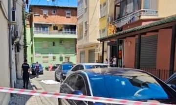 Moški in ženska sta mrtva v Draču, osumljena samomora.