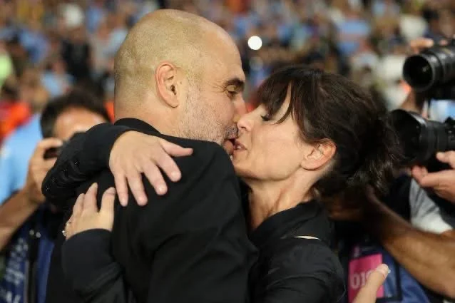 Guardiola se strinja s svojo ženo Cristino, selitveni govor na stadionu: Neverjetna ženska