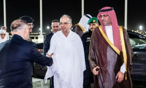 Il presidente dell'Albania Bajram Begaj si dirige verso Haxhi