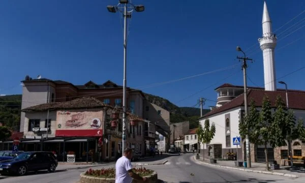 I congressi americani visitano Presevo in mezzo alle preoccupazioni sui diritti albanesi in Serbia