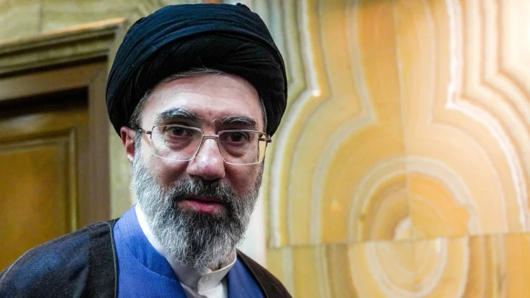 Il leader supremo dell'Iran dice che gli Stati Uniti non avranno più un rifugio sicuro nella regione del Golfo
