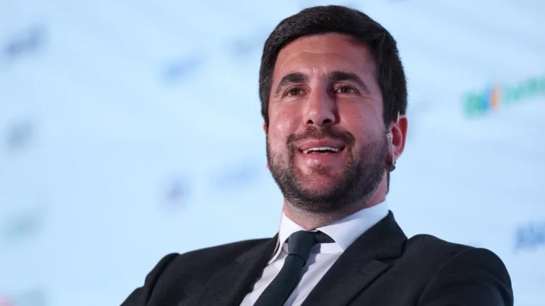 İki uluslararası yıldızla sözleşme imzaladık” Gerçek başkanlık adayı büyük sözlerle yarışı kıvılcımlar.