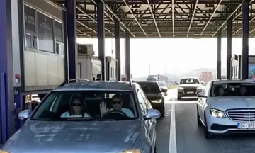 Kosovarë për Bajram ia mësyejnë Shqipërisë, rritje e fluksit në Morinë