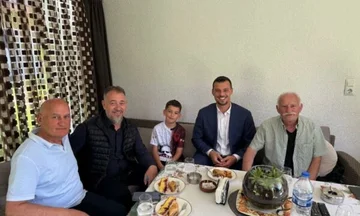 Endrit Thaçi e Sami Lushtaku e vizitojnë për Bajram Jetullah Gecin
