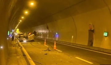 Wypadek przy wejściu do tunelu Calimash, co najmniej trzech rannych