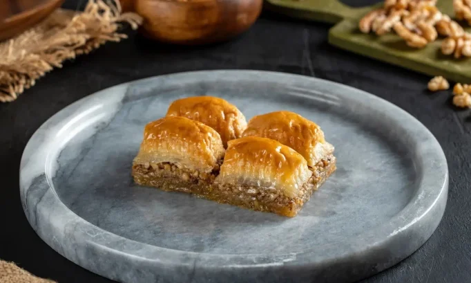 Baklava “פצצה קורנת”, צפה במהלך פסטיבל Bajram