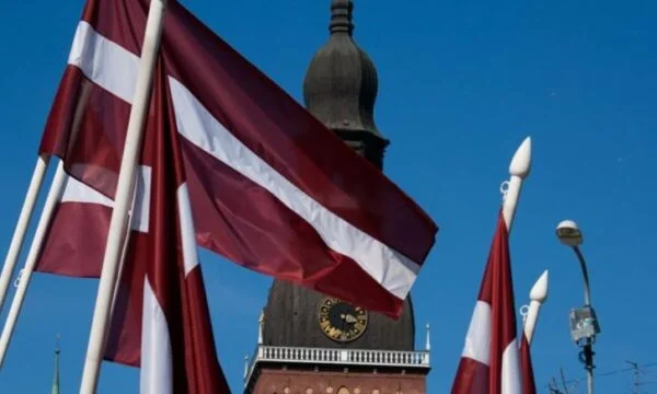 Парламент Латвии утвердил новое правительство, которое впервые рухнуло после атаки украинских страхов