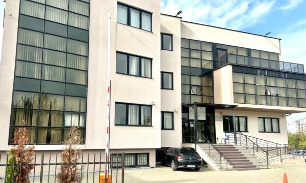 Hän meni töihin 7 vuodeksi, syyte Kllokot kulttuuri virkamies noin 40 tuhatta euroa vahinkoa