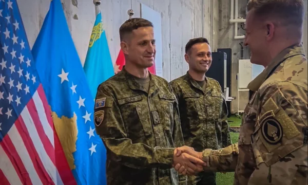 Junta de Paz elogia el compromiso de Kosovo, dos comandantes del KSF nombraron oficiales de enlace en la Fuerza de Estabilización