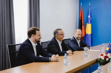 Hamza takon ministrin e Jashtëm të Shqipërisë, Ferit Hoxha: Kosovës i duhen institucione stabile dhe funksionale