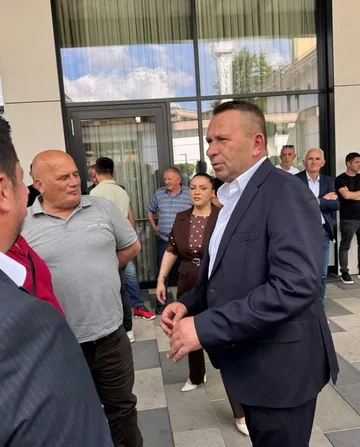 Rrahman Rama takohet me banorët e Istogut: U mblodhëm për t'i thënë STOP krizës