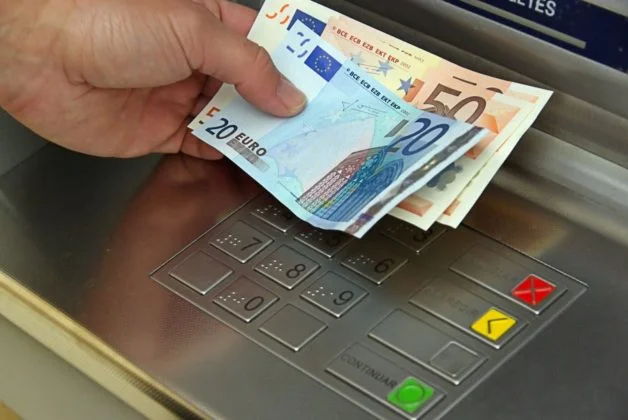 ASK publishes report, average salary in Kosovo increased only 11%