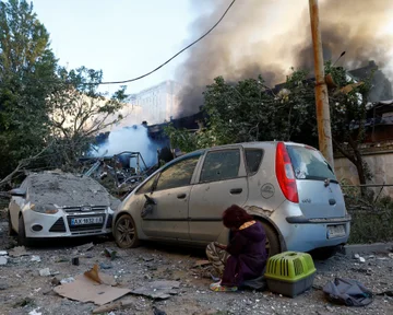 Sulm masiv rus në qytete anembanë Ukrainës, vriten të paktën dhjetë persona