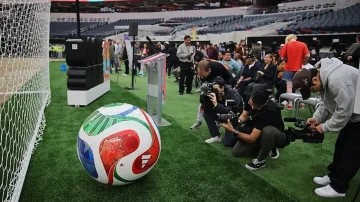 Revolution bei der WM: Kugeln haben einen Bewegungssensor und eine Batterie vor dem Spiel gefüllt