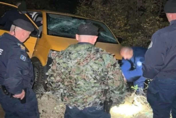Kosovo police apprehend two persons for smuggling with migrants near Elez Khan
