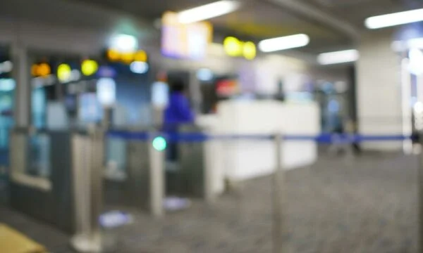 Tensione të reja mes Beogradit dhe Podgoricës, rreth 30 malazezë ndalohen në aeroportin e Beogradit