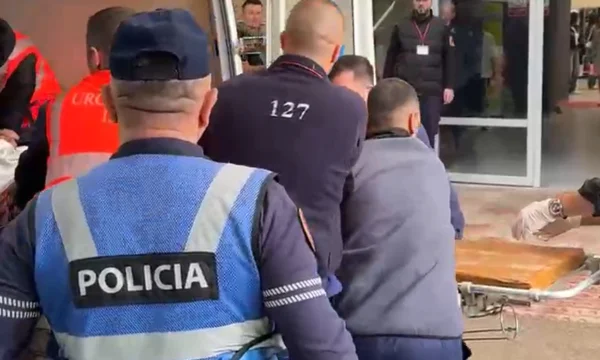 Killed one cop and injured another, the author is sent by helicopter to Korca Hospital