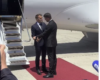 Frankrikes president anländer till Montenegro, förväntad av Milatovic