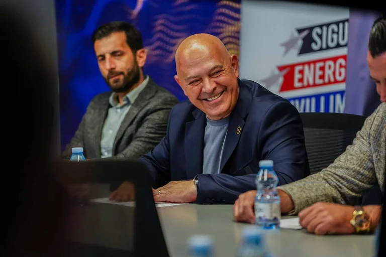 Ardian Gjini njofton për aderimin në Aleancë të familjes së suksesshme nga Lipjani që jeton në Gjermani
