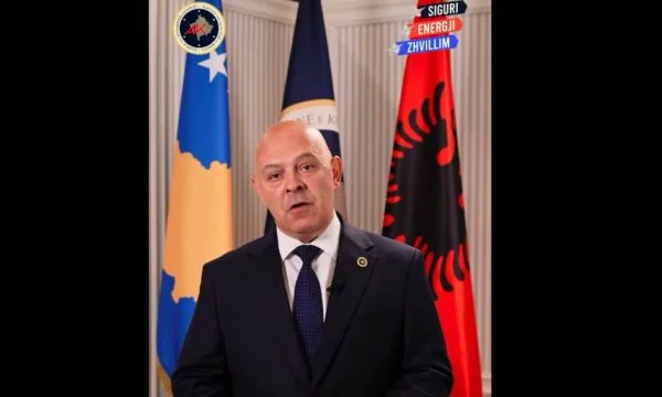 Ardian Gjini schrieb: Stimmen Sie für diejenigen, die erfüllen können, was sie versprochen haben.