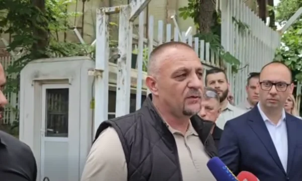 Lirohen nga stacioni policor kreu i Mitrovicës së Veriut Radojeviq dhe kryesuesi i Kuvendit