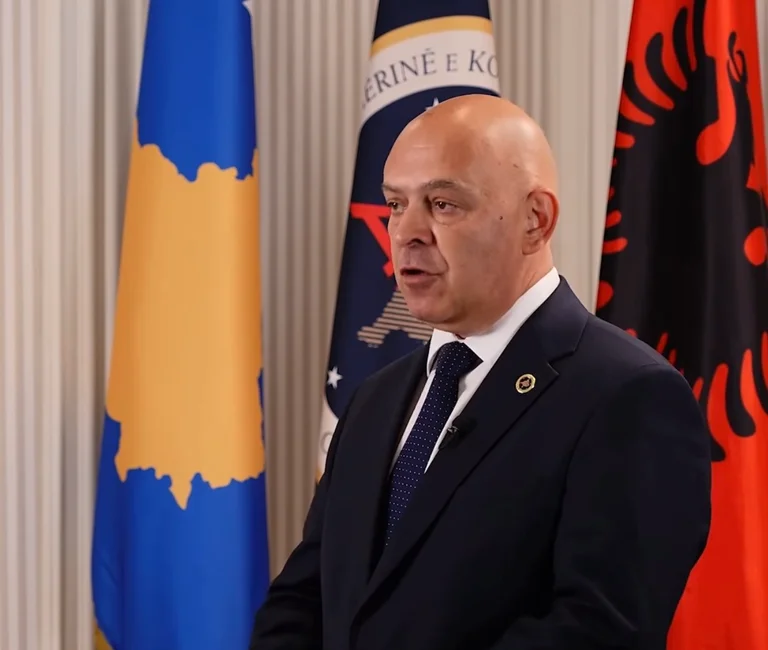 Ardian Gjini thirrje qytetarëve: Nesër dilni sa më shumë për të votuar, votoni për siguri, energji e zhvillim