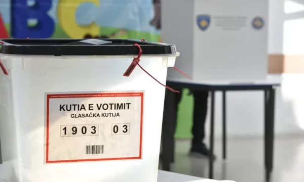 Nis votimi në jug dhe veri të Mitrovicës