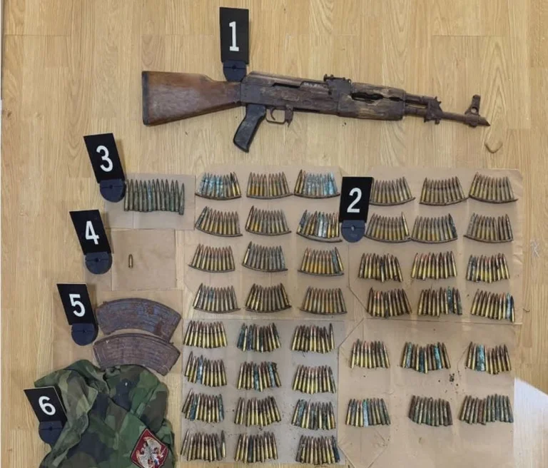 Le jour des élections, la police saisit des arsenaux d'armes à Zubin Potok