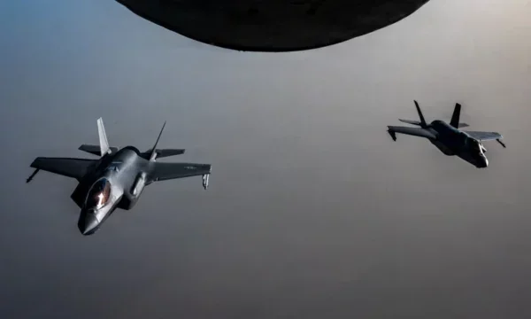 Ushtria amerikane rrëzon dy dronë të tjerë iranianë