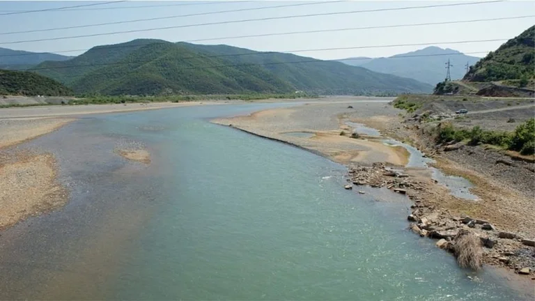 Gjendet i vdekur pranë lumit Mat një 56-vjeçar