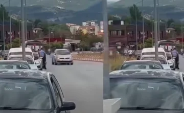 Automjeti me postera të LVV-së shihet pranë qendrës së votimit në Mitrovicë
