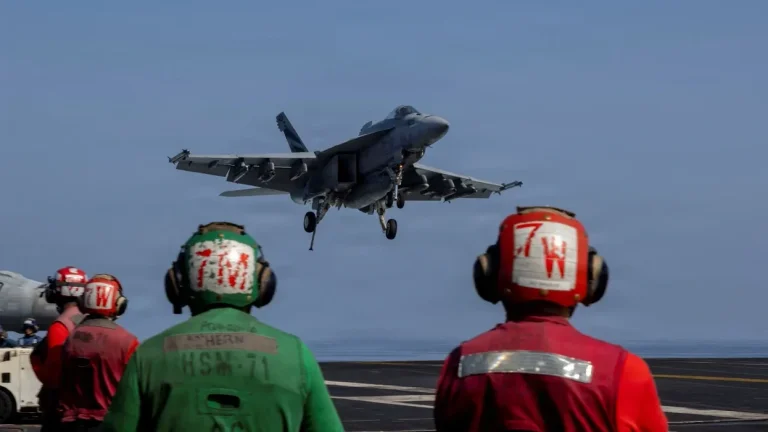 Trump dice che non ci sono piani per ritirare le truppe americane coinvolte nella guerra iraniana