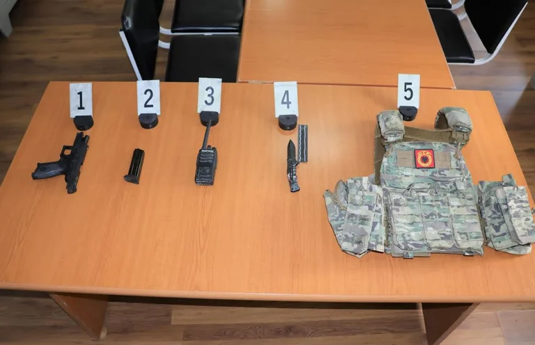 Pejë: Konfiskohet armë e municion në disa lokacione, 6 të arrestuar