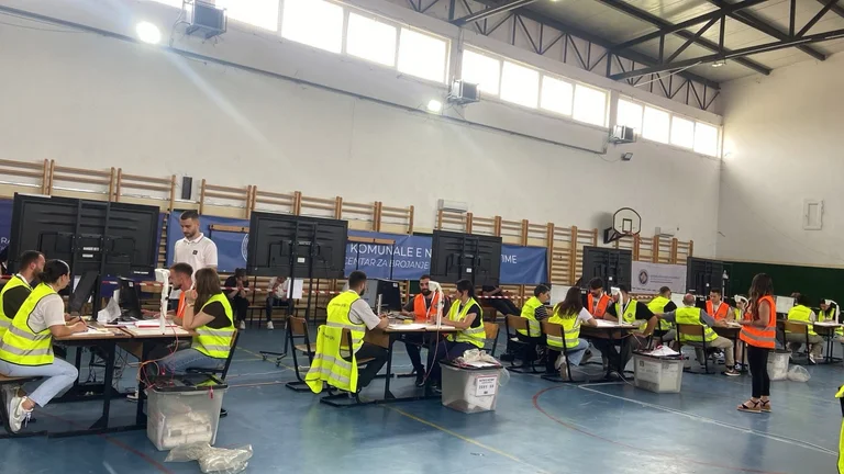 Nis numërimi i votave për kandidatët në 15 komuna, pasdite zgjerohet në 23 të tjera