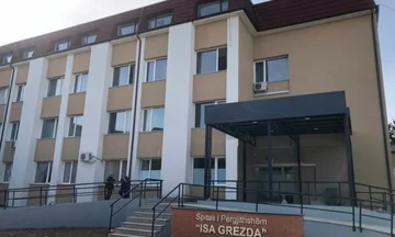 Vrasja në Gjakovë, spitali i qytetit del me njoftim: Si është gjendja e të plagosurve?