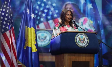 Ambasada amerikane përsërit thirrjen: Kosova të hyjë në partneritet afatgjatë për LNG me SHBA-në