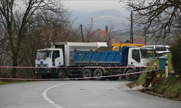 Aktakuzë ndaj 6 personave për barrikadat e 2022-ës në Veri, pezullohen hetimet për Radojçiqin shkaku i arratisë