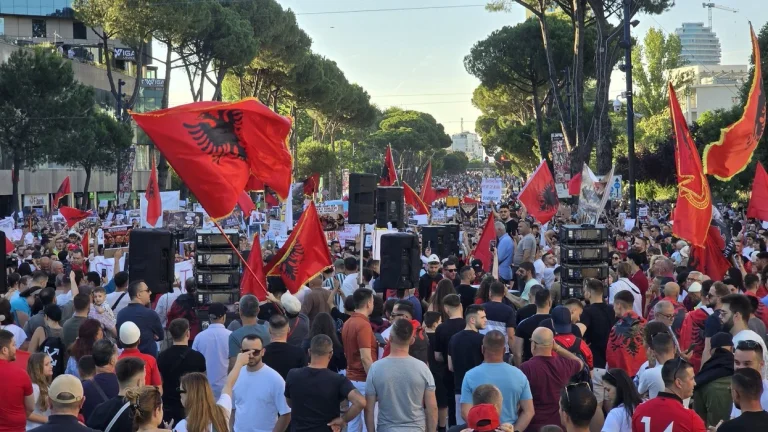 Dita e 11-të e protestës, në Tiranë pritet të vijnë edhe shqiptarë nga jashtë kufijve