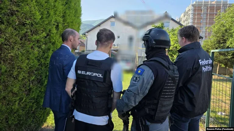 Fitxer de prosefusió: com el sospitós de Kosovo és drogues de tràfic de drogues.