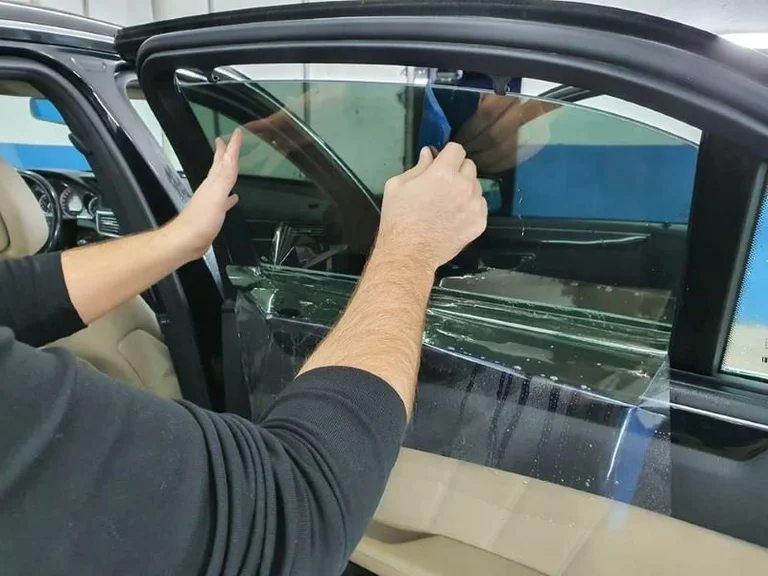 Xhamat e errët në vetura, Gjykata Supreme del me vendim: Ndalimi i paligjshëm