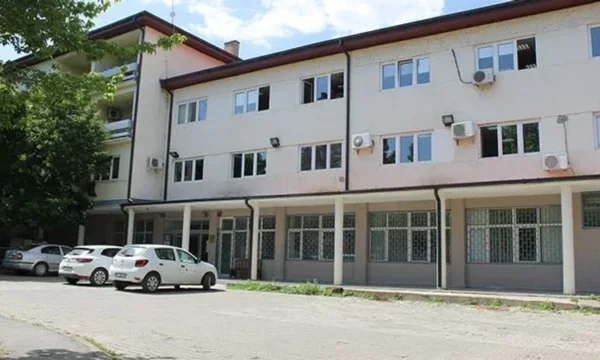 Prokuroria: Vajza e dhunuar në Skenderaj, është e mitur
