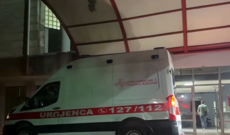 Fëmija 4 vjeç bie aksidentalisht nga kati i dytë i banesës në Korçë, pëson dëmtime në kokë dhe në trup