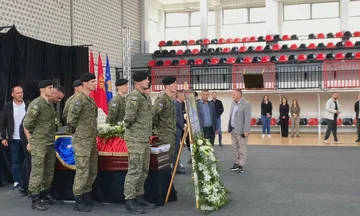 Homazhe në Skenderaj, figura politike dhe qytetarë nderojnë Sahit Jasharin