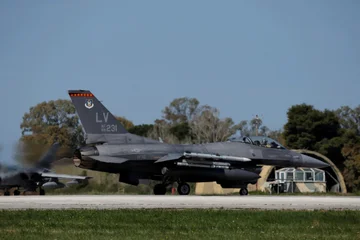 NYT: ShBA planifikon të tërheqë një të tretën e avionëve luftarakë nga Evropa